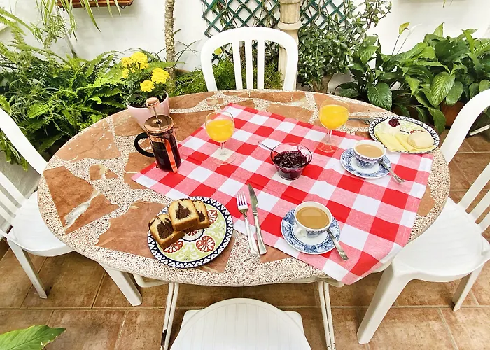 ホスタル アサハラ * ネルハ