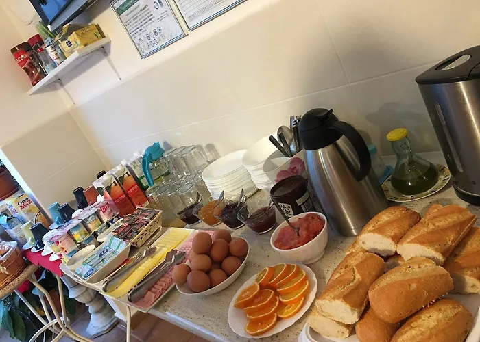 ホスタル アサハラ *